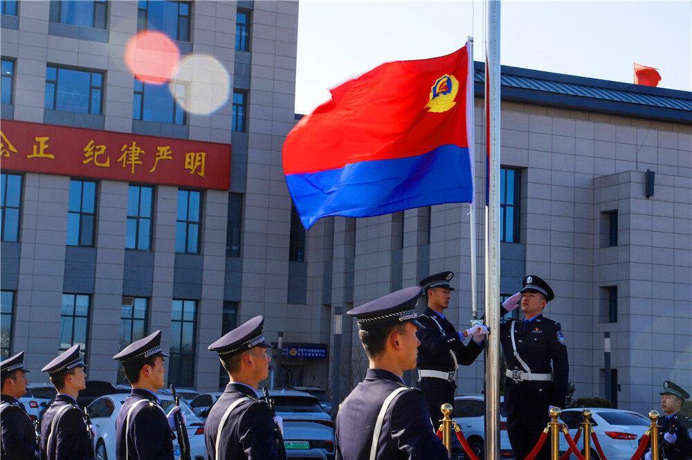 【攝影報道】慶陽市公安局西峰分局舉行升警旗儀式，慶祝第四個中國人民警察節
