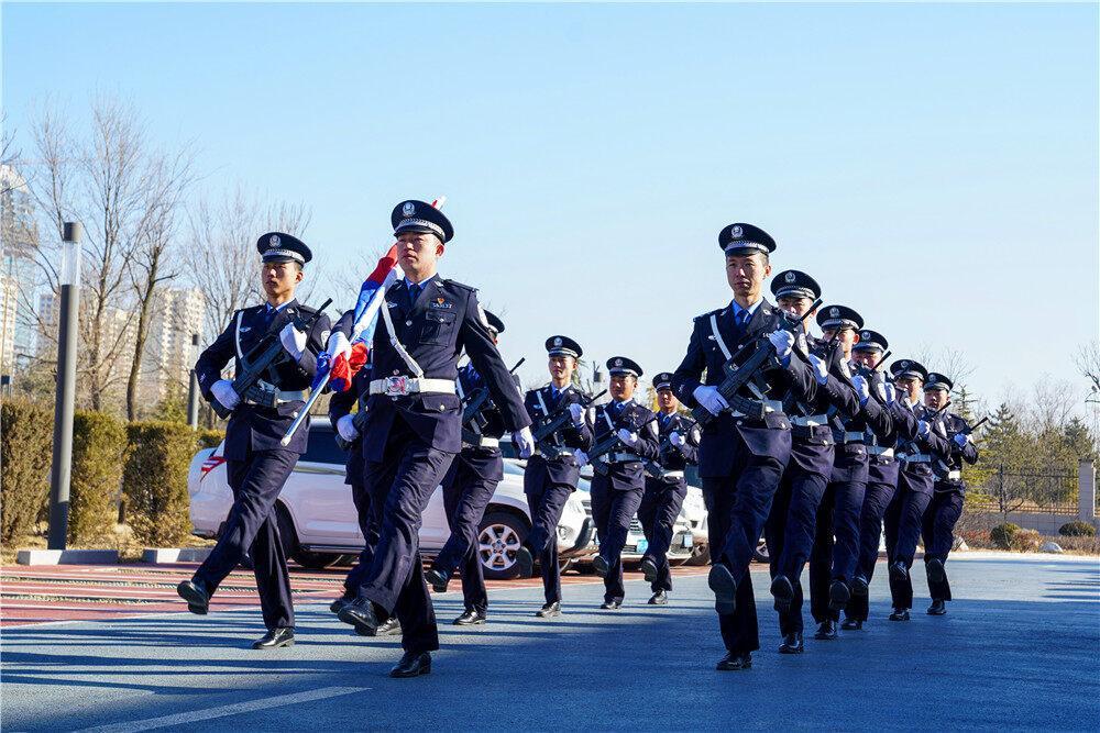 【攝影報道】慶陽市公安局西峰分局舉行升警旗儀式，慶祝第四個中國人民警察節